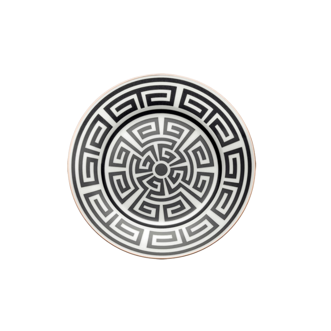The Labirinto Dinnerware Nero by Ginori 1735 features a round porcelain plate with a black and white Greek key pattern in concentric circles, inspired by Gio Ponti’s geometric style, on a crisp white background.
