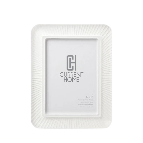 The Bella Moulding Rays Frame Snow White is a hand-crafted rectangular frame with a textured, radiating border, designed to fit a 5 x 7 inch photo—perfect for complementing modern decor.