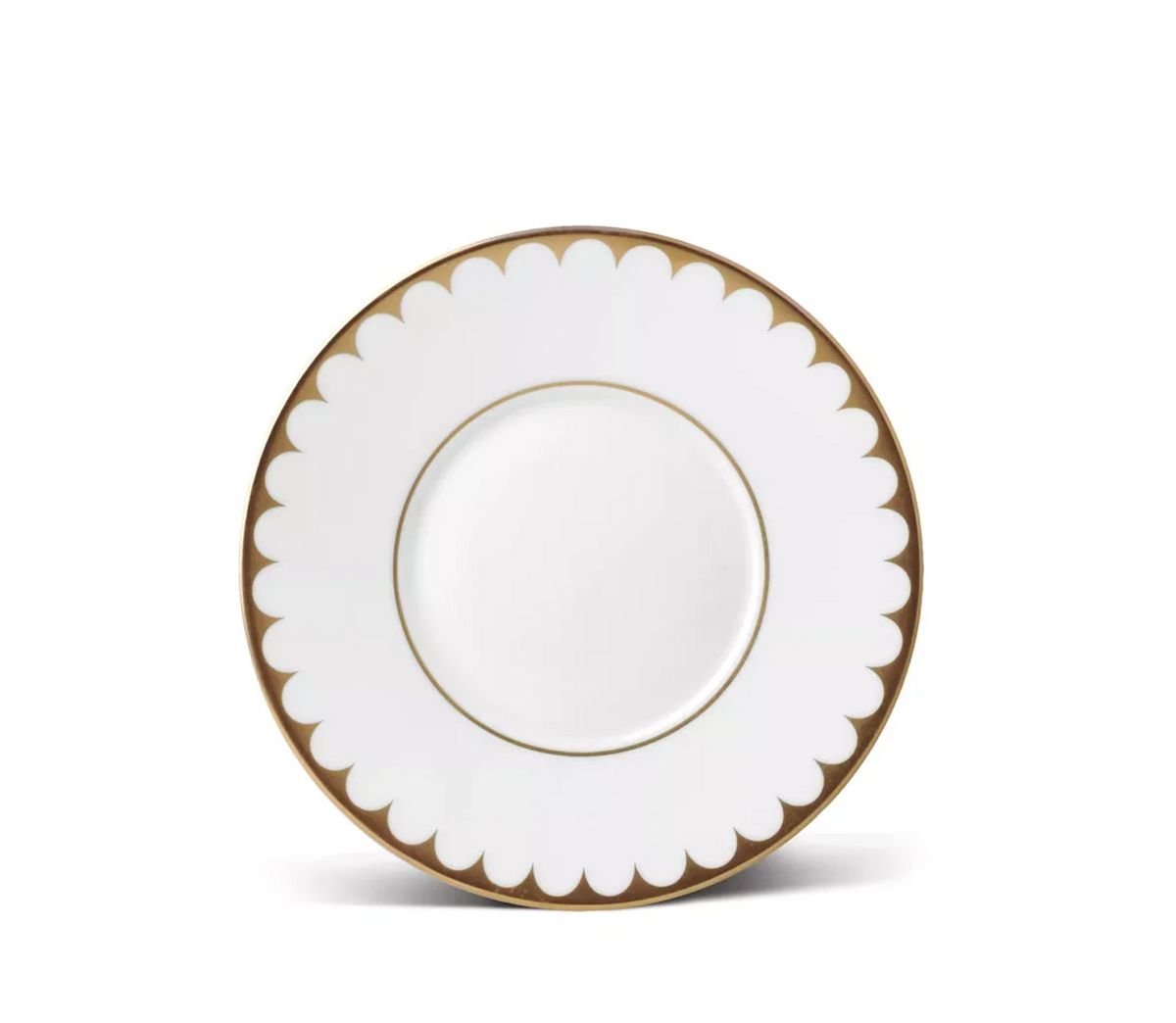 L’Objet Aegean Filet Gold Dinnerware plate in fine porcelain, featuring a scalloped rim and a thin gold circular detail in the center.