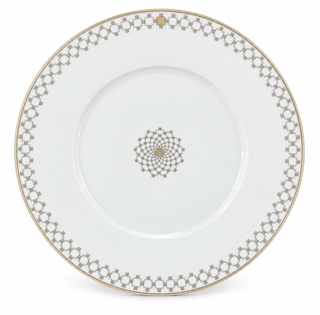 Home Dinnerware- Gold porcelain dinner plate featuring a gold rim and a geometric chain pattern along the edge, with a circular interlocking motif in the center.