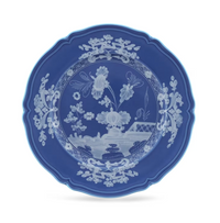 Ginori 1735 Oriente Italiano Indaco - ceramic plate with a scalloped edge and blue, white floral, botanical, and architectural line art designs.