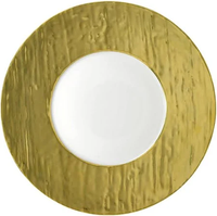 The Raynaud Makassar Metallic Charger features a smooth white center and a wide, textured metallic gold rim, blending elegance and modern design.