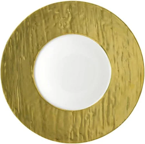 The Raynaud Makassar Metallic Charger features a smooth white center and a wide, textured metallic gold rim, blending elegance and modern design.