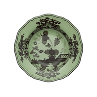 The Oriente Italiano Dinnerware Bario bowl by Ginori 1735 features green porcelain with scalloped edges and intricate black chinoiserie floral and landscape patterns, shown from above on a white background.