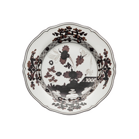 The Oriente Italiano Dinnerware Albus by Ginori 1735 is a decorative Italian porcelain plate with a scalloped edge, showcasing an intricate black and brown floral and landscape design on white for timeless elegance.