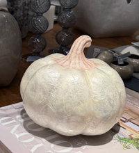 Dekorasyon Capiz Pumpkin White decorative ornament, featuring a textured, iridescent finish and a light pink stem.