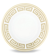 The Ginori 1735 Labirinto Dinnerware - Cashemire plate is crafted from white porcelain, featuring a gold Greek key pattern and thin gold rim. The center of this elegant Gio Ponti design is plain and unadorned.