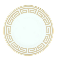 The Ginori 1735 Labirinto Dinnerware - Cashemire is a white plate featuring a gold Greek key rim and plain center, inspired by Gio Ponti’s iconic designs.