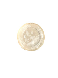 The Ginori 1735 Oriente Italiano Beige Meringa plate showcases a light porcelain design with a scalloped gold rim and detailed white floral center, set against a plain white background.