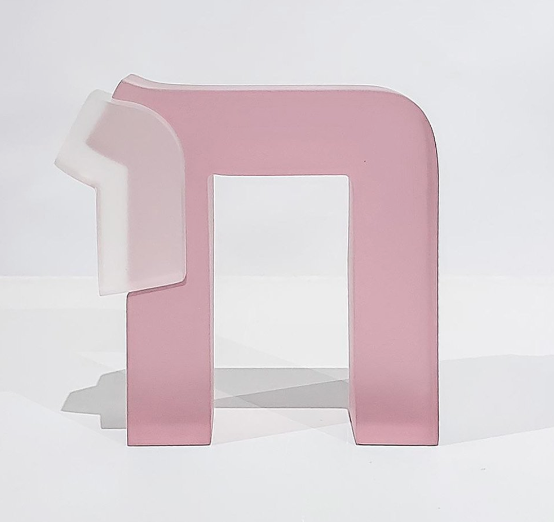 The Chai Sculpture by CDMX / BRUCI is a handmade, modern pink and white resin piece with smooth, geometric lines inspired by minimalistic animal forms, crafted in Mexico and photographed on a plain white background.