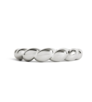 A Jessica McCormack Shell Napkin Ring Set of 4 - Platinum featuring a metallic, twisted, shell-inspired rope design.