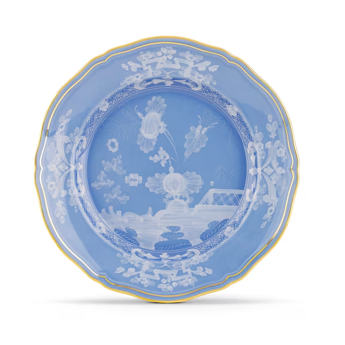 The Ginori 1735 Oriente Italiano Pervinca Dinner Plate features a decorative blue design with scalloped yellow-trimmed edges and white floral and landscape patterns on the center and rim.