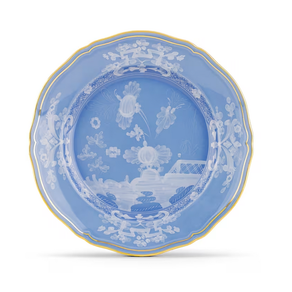 The Ginori 1735 Oriente Italiano Pervinca Dinner Plate features a decorative blue design with scalloped yellow-trimmed edges and white floral and landscape patterns on the center and rim.