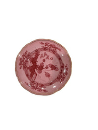 The Oriente Italiano Porpora plate by Ginori 1735 features pink Italian porcelain with an intricate chinoiserie floral and landscape pattern, scalloped gold-trimmed edge, and is displayed on a white background.