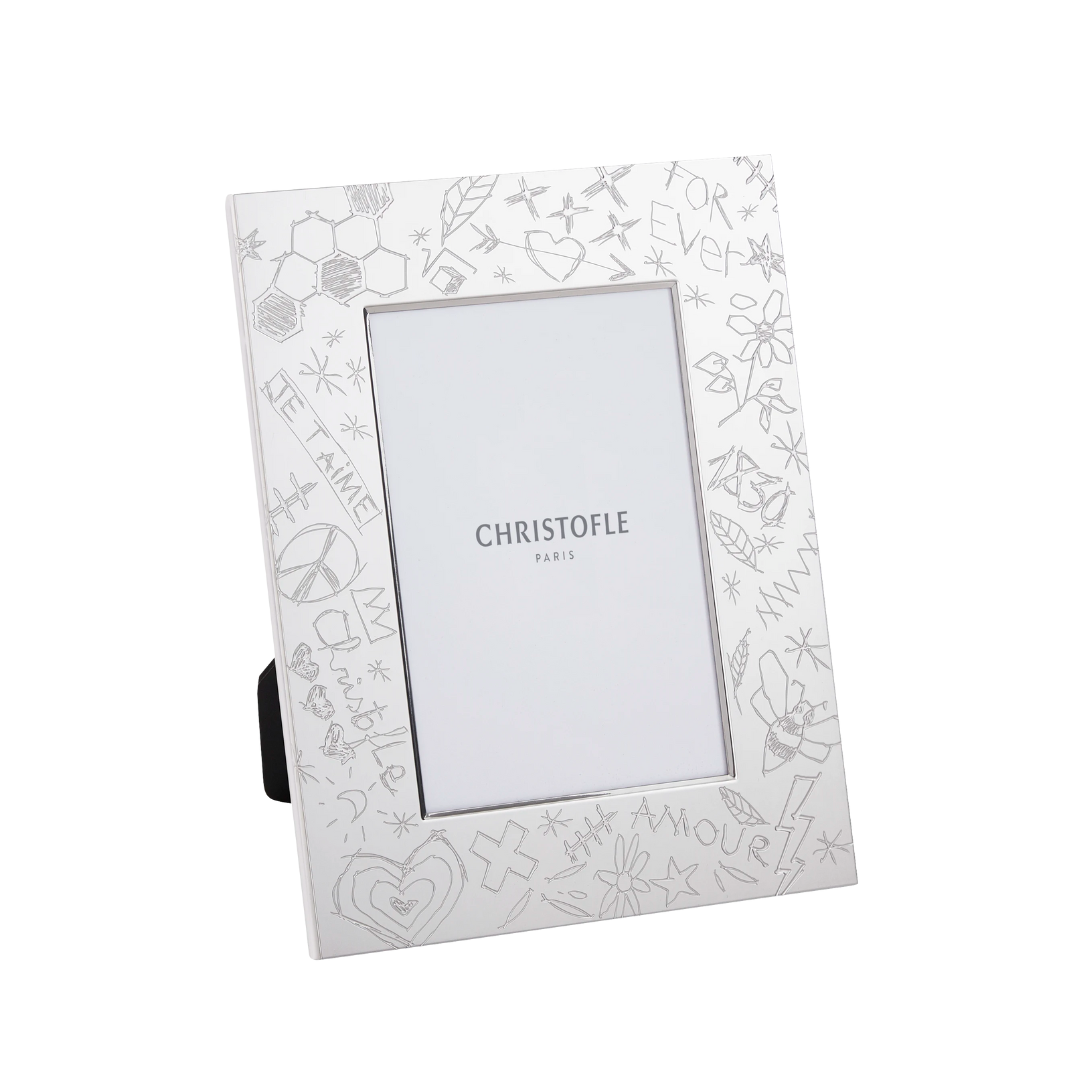 This graffiti frame is silver-plated and has "I Love You" in French. 