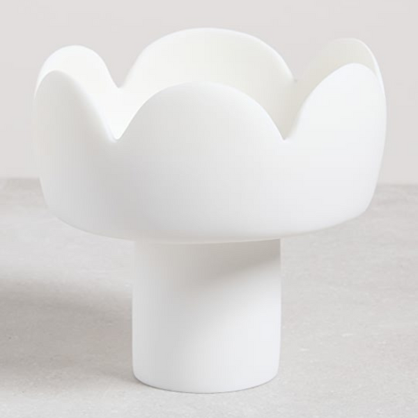Fleur footed bowl in white resin. 
