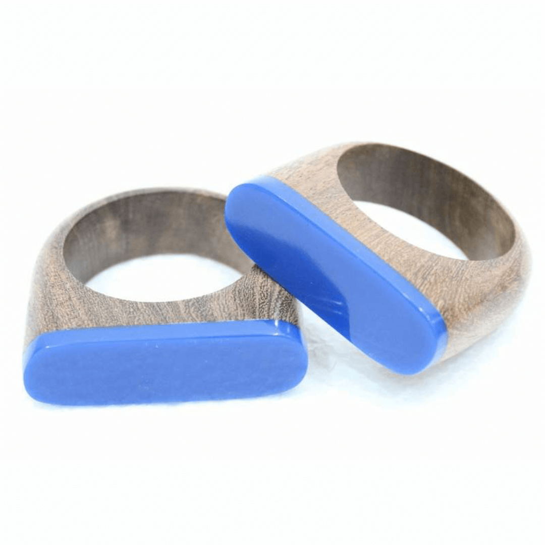 Flow napkin ring in navy. 
