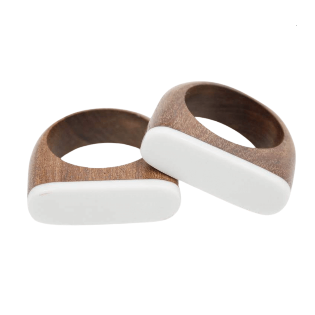 Flow napkin ring in white. 